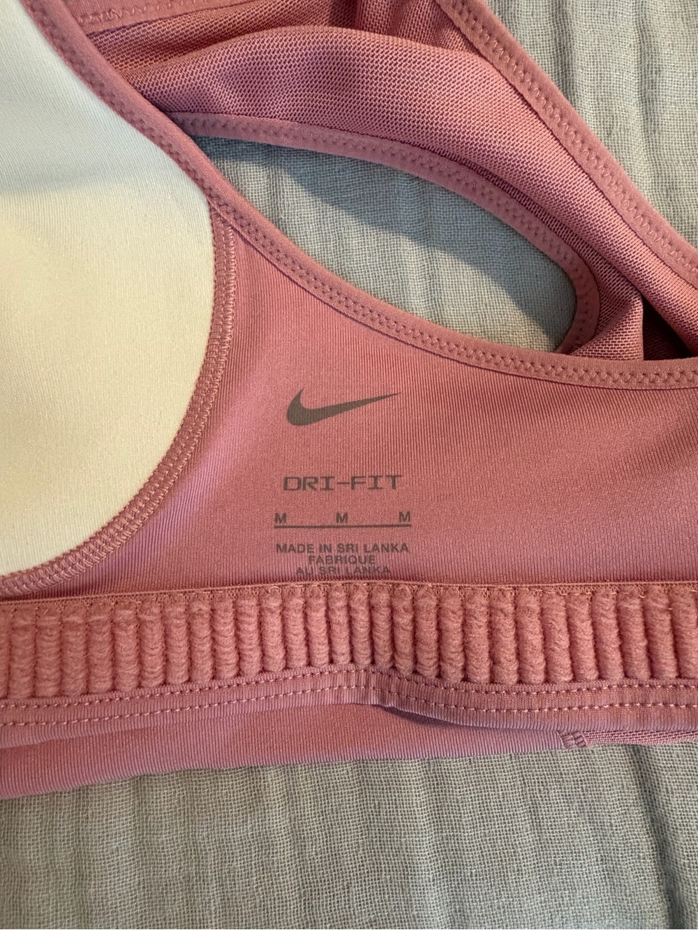 Nike Women’s Rose Pink Racerback Training Sports Bra - Underwire Free Sz M - Picture 3 of 5